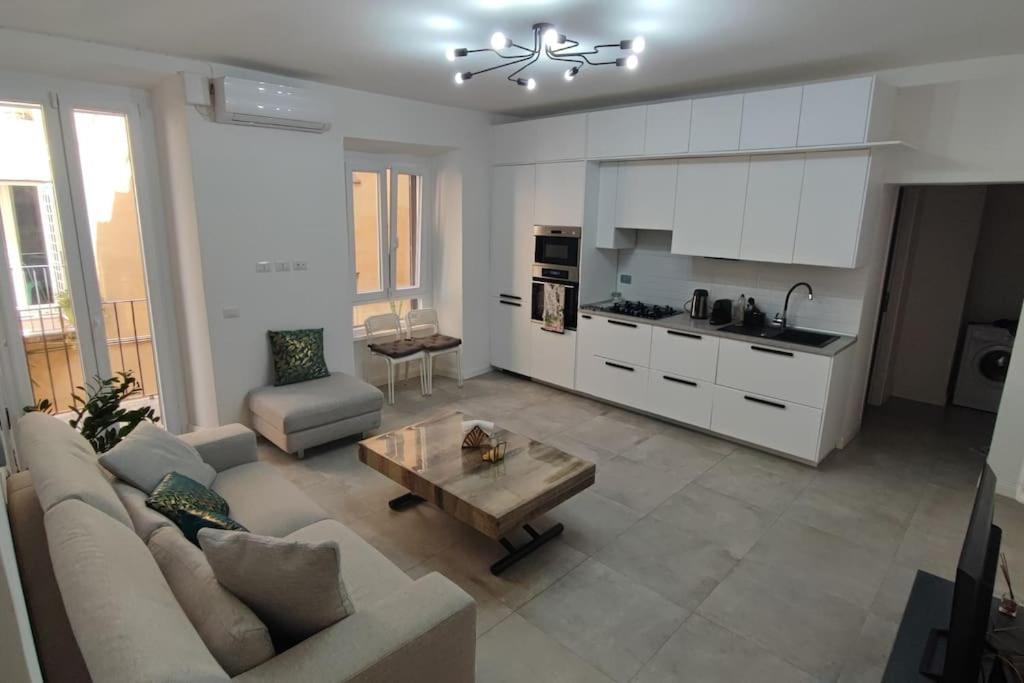 Samdom's Station Termini Apartment Rom